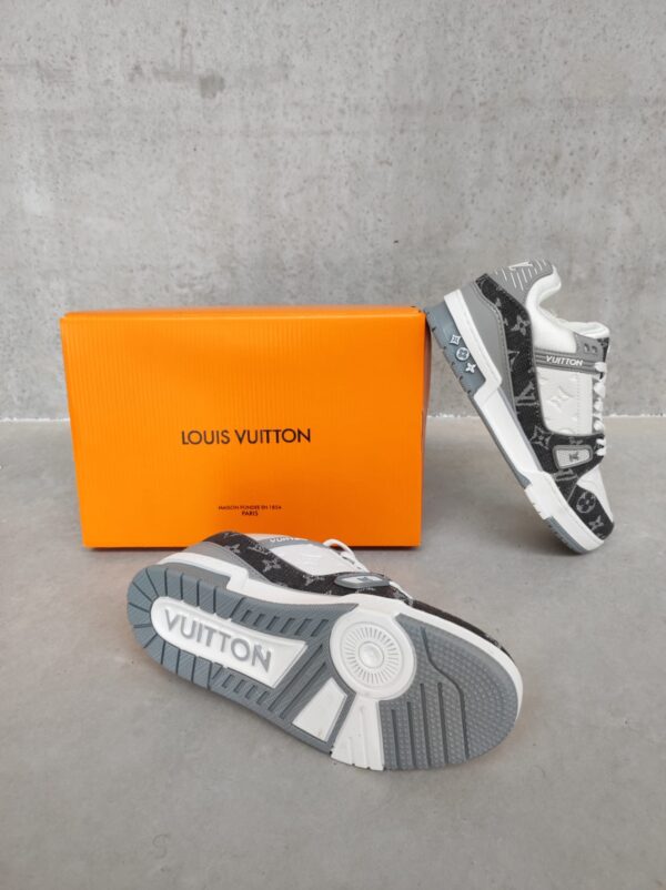 Louis Vuitton Trainer Grey White