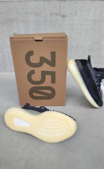 Adidas Yeezy Boost 350 V2 Carbon